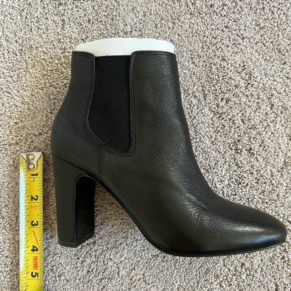 Banana Republic Belinda Chelsea Boot - Picture 6 of 6